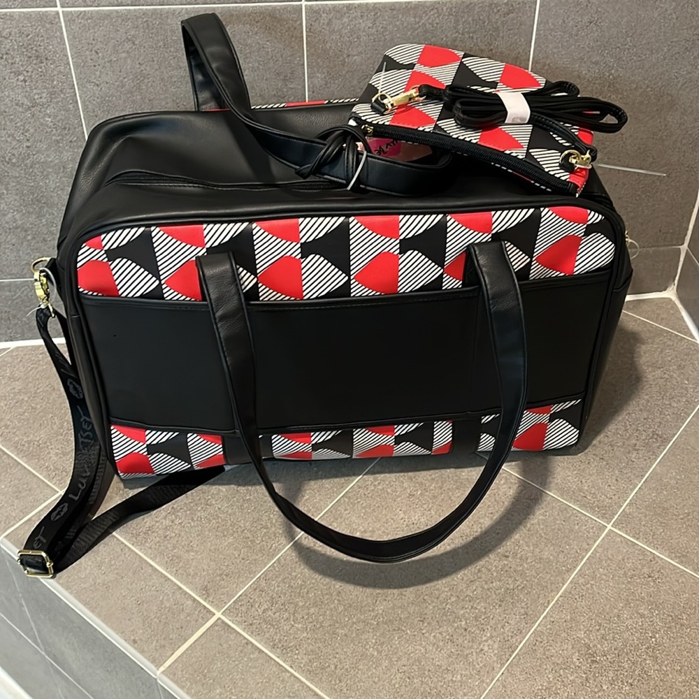 Betsey Johnson Weekender Bag + Wristlet Luv Betsey Travel Duffle Shoulder new - Picture 2 of 16